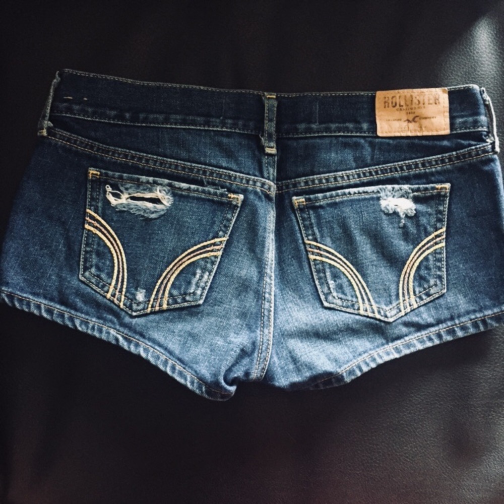 HOLLISTER DISTRESSED BOOTY SHORTS - Picture 2 of 3